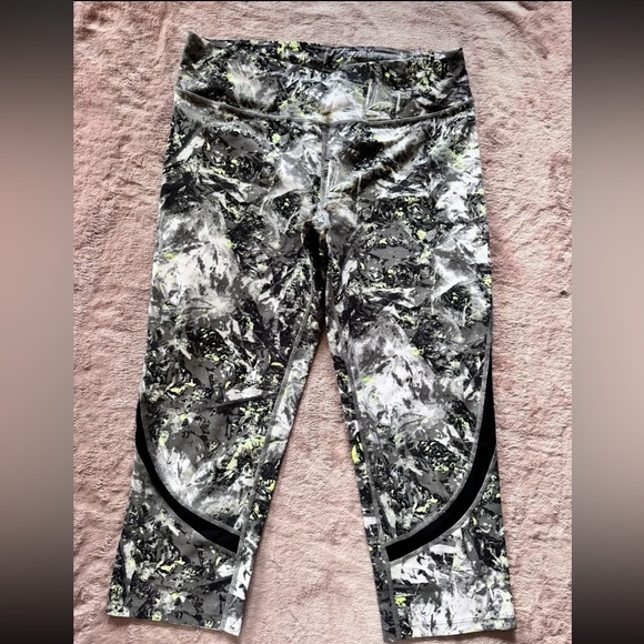 Calvin Klein Women’s‎ Performance Quick Dry Printed Cropped Leggings Sz Large - Picture 1 of 10